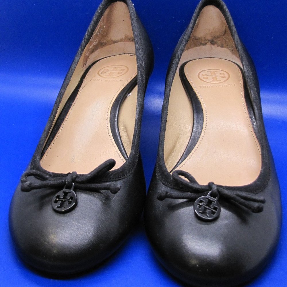 NEW Tory Burch Chelsea Black Leather Black Logo/Bow Round Toe 2" Wooden Wedge